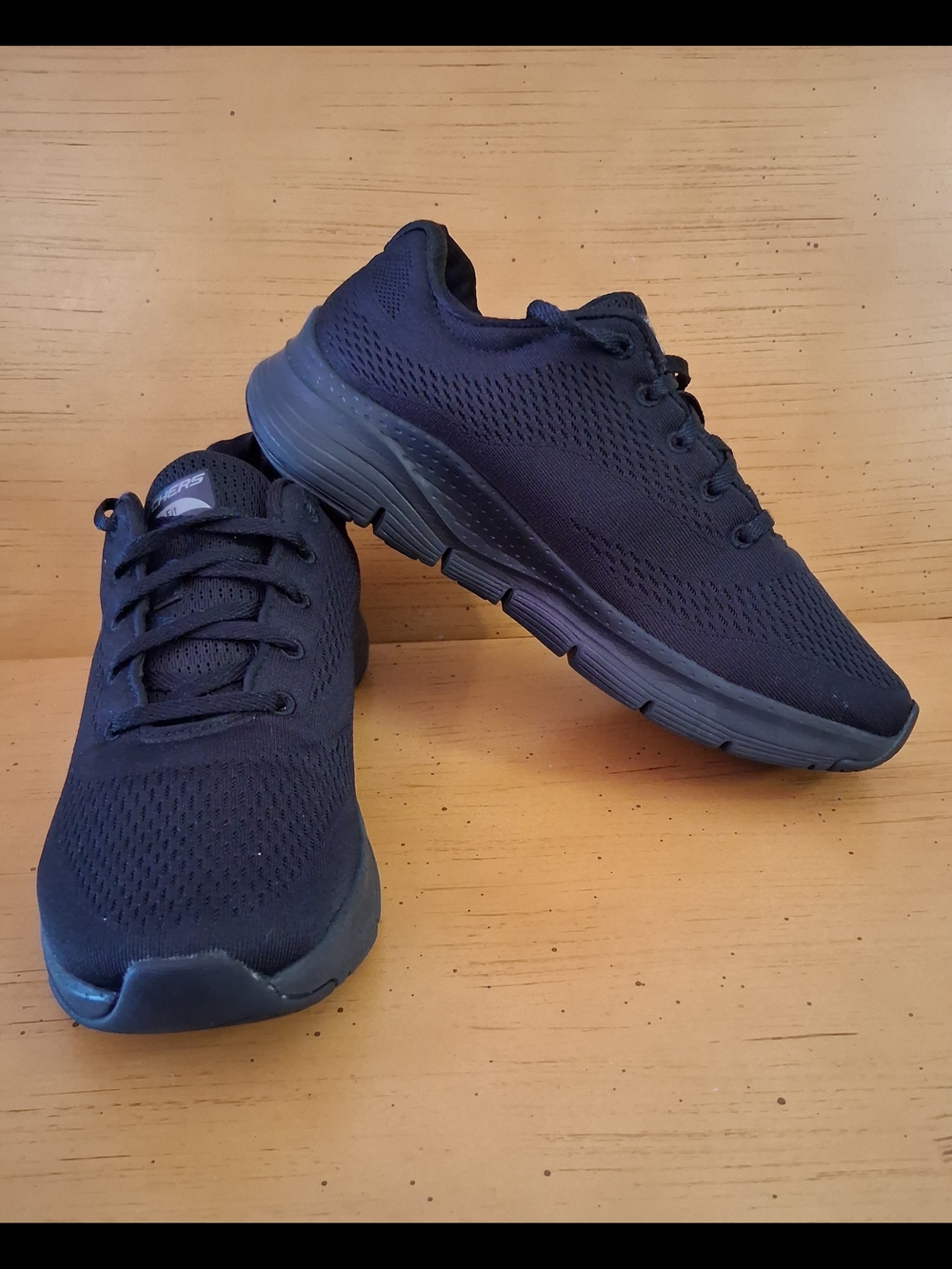 Skechers Arch Fit Black Athletic Sneakers - Picture 6 of 7